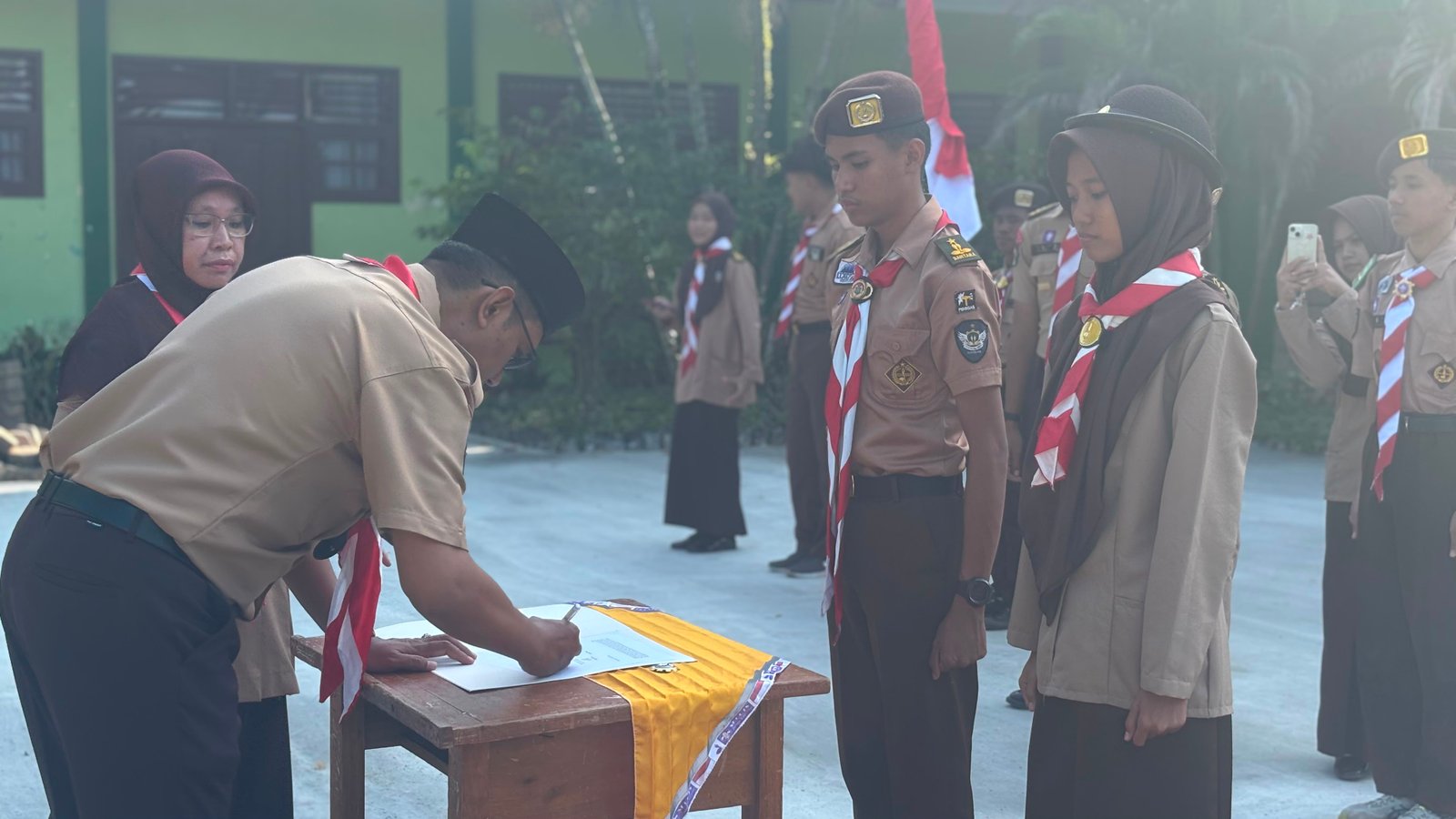 Regenerasi Kepemimpinan: Pelantikan Dewan Ambalan Cut Nyak Dien MAN Paser